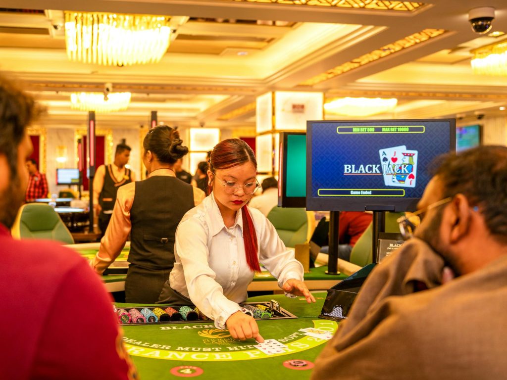 Người chơi trải nghiệm game bắn cá trực tuyến trên điện thoại