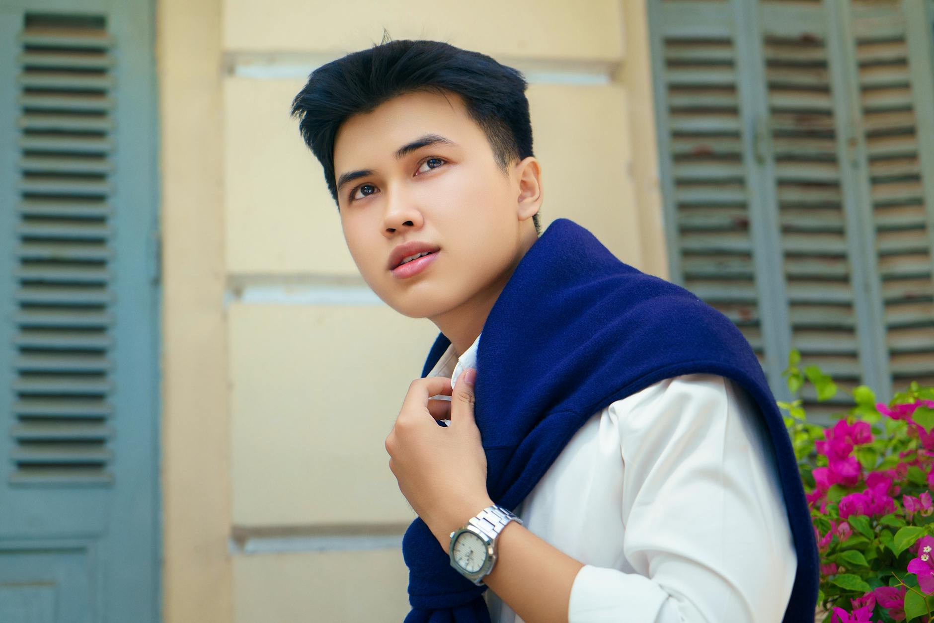 Người dùng kiểm tra lịch sử cược và kết quả trên thiết bị di động