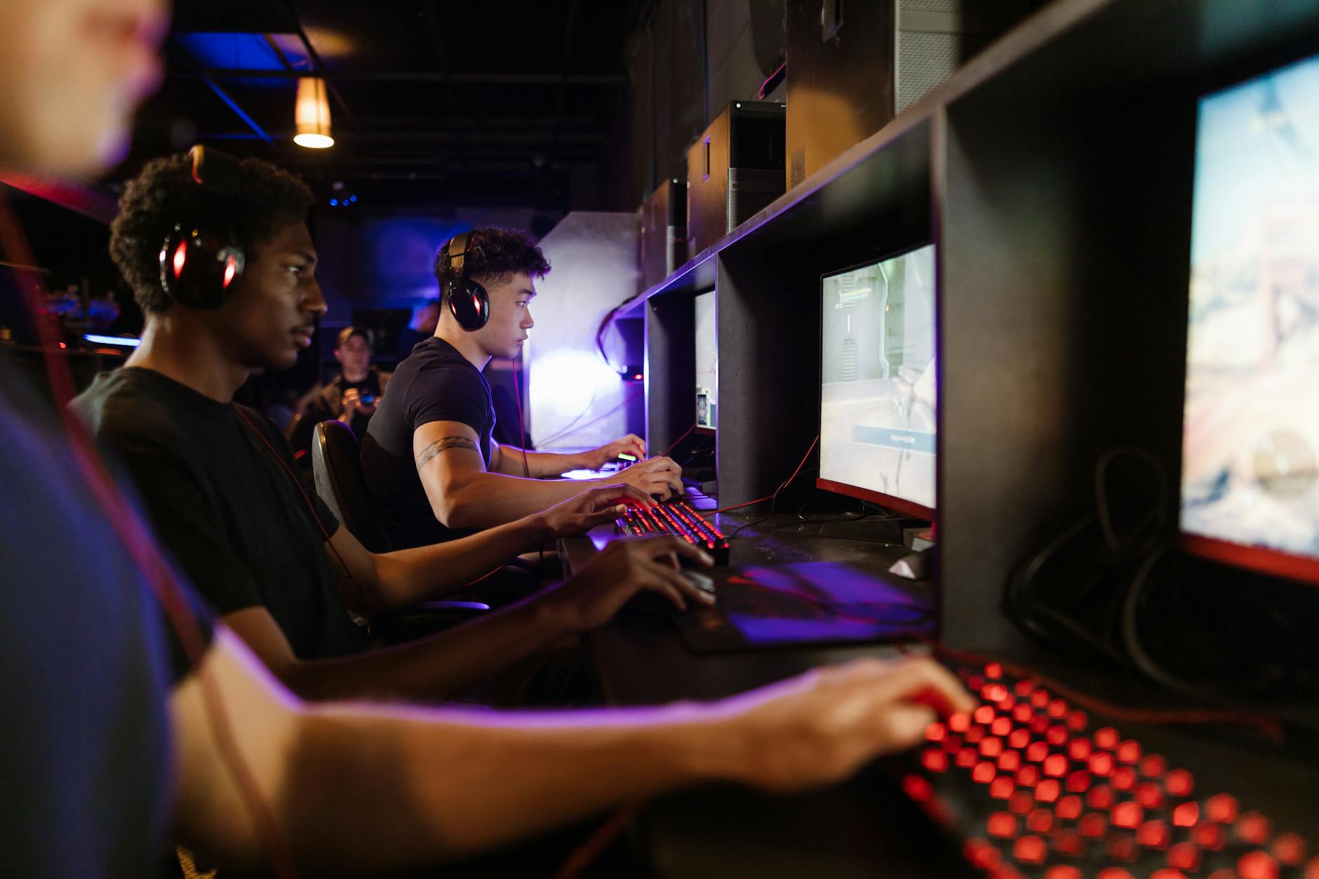 Nhóm phân tích chiến thuật e-sport trước trận đấu