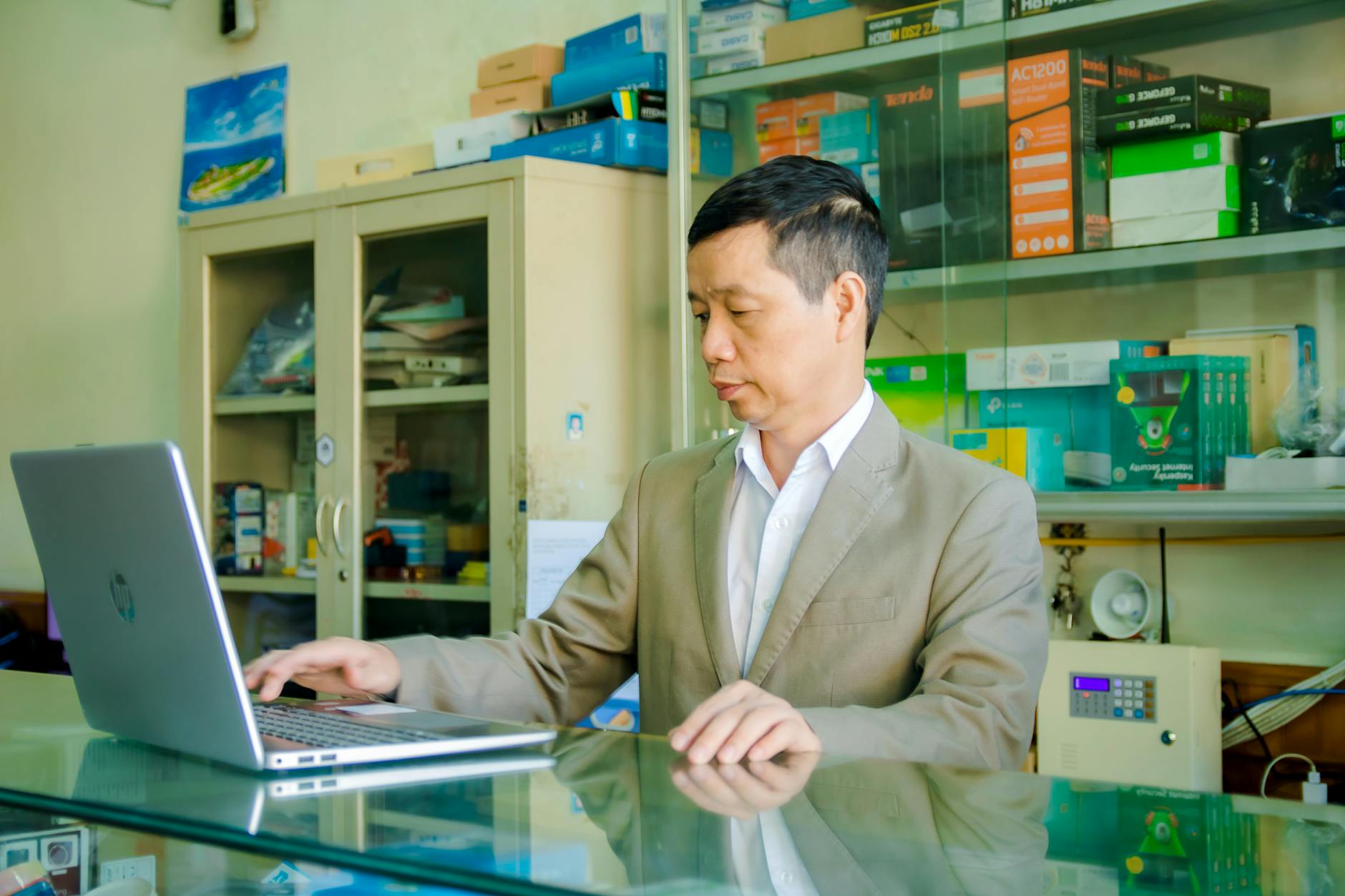 Người dùng kiểm tra lịch thi đấu và bộ lọc môn thể thao trên giao diện trực tuyến