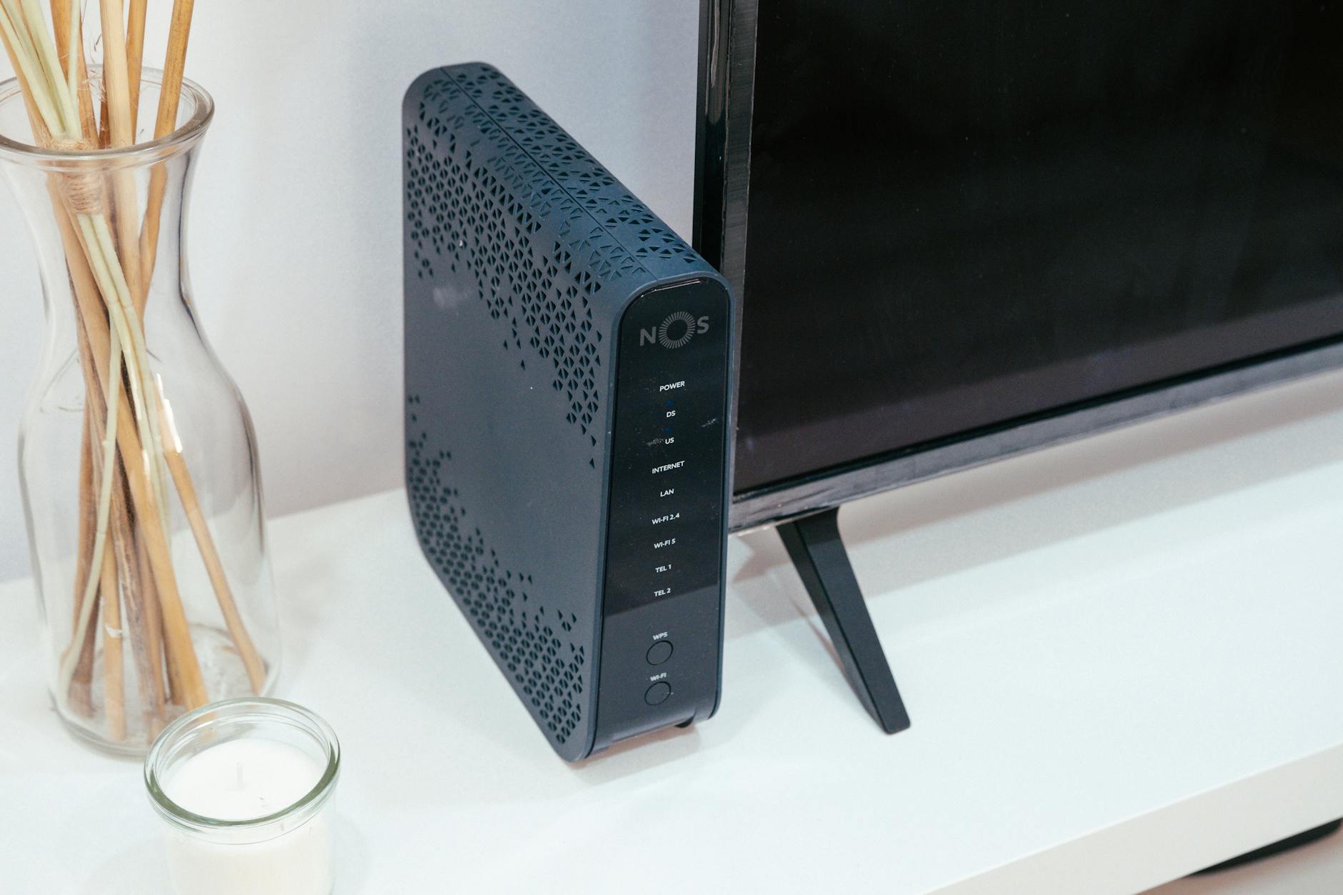 Khởi động lại modem Wi‑Fi tại nhà và kiểm tra DNS khi web không vào được
